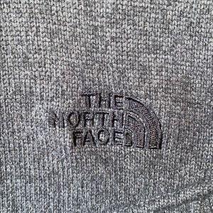great condition grey north face jacket!
